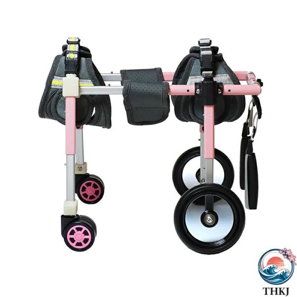 ? ?【金属製犬用車椅子】：当社の犬用ベビーカーはアルミニウム合金で作られており、車輪はどんな地形にも適応できます。 ペットがさまざまな環境で簡単に移動できるようにします。 ? ?【調整可能なデザイン】：当社の犬用移動補助具は、ご家族に合わ...