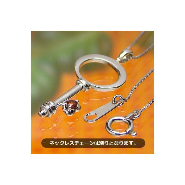 ■ベビーリングに使用されている宝石は、全て天然宝石です。■宝石：ガーネット/1月の誕生石(約2.0mm)■ペンダントトップ：K10(10金)ホワイトゴールド/縦27mm(バチカン含む)×横10mm/厚み：2.6mm/約0.8g■刻印印字数3...