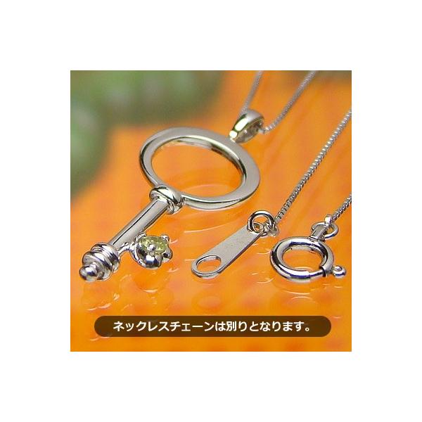 ■ベビーリングに使用されている宝石は、全て天然宝石です。■宝石：ペリドット/8月の誕生石(約2.0mm)■ペンダントトップ：K10(10金)ホワイトゴールド/縦27mm(バチカン含む)×横10mm/厚み：2.6mm/約0.8g■刻印印字数3...