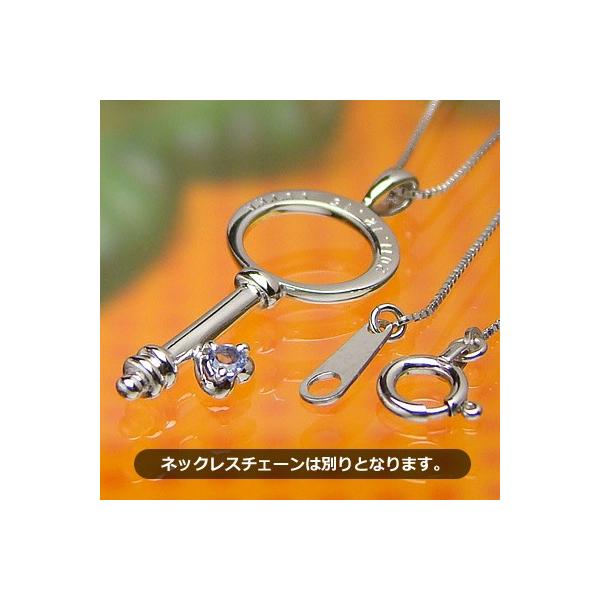 ■ベビーリングに使用されている宝石は、全て天然宝石です。■宝石：タンザナイト/12月の誕生石(約2.0mm)■ペンダントトップ：K10(10金)ホワイトゴールド/縦27mm(バチカン含む)×横10mm/厚み：2.6mm/約0.8g■刻印印字...