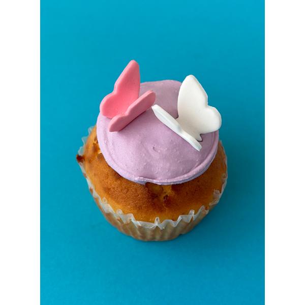 冷凍便でお届け甘さ控えめのバニラ生地に小さな蝶々を2匹飾ったバニラカップケーキです＊解凍方法　冷蔵庫で８〜10時間名称　カップケーキ（バニラ）原材料名　生クリーム、卵、小麦粉、砂糖、アーモンドプードル、ベーキングパウダー、バニラエッセンスデ...