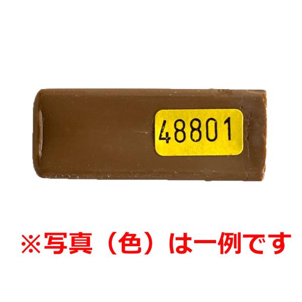 補修の充填剤　定番No.1!コテで溶かすと水のような軟性で、色混ぜが容易に行えるスティック。フィニッシュ穴や凹みキズの充填作業にお奨めです。床暖房フローリングにもお使いいただけますが、カーペットを敷いている下などは熱がこもりやすく軟化する可...