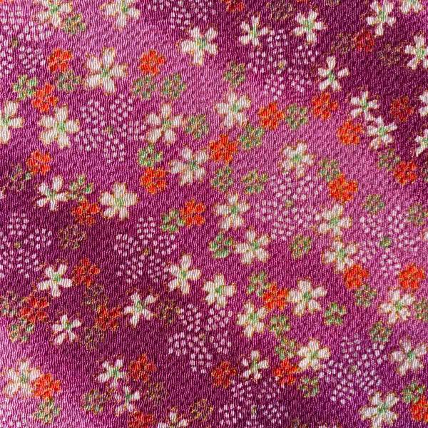 ちりめん細工、ちりめん小物に最適です。衣料用には向きません。洗濯できません。＜ちりめん細工を作る時のポイント♪＞・ちりめん生地のしぼの横目を作品の横にあわせるときれいに仕上がります。・作品が皺にならないためにはよく引っ張って貼り付けてね。小...