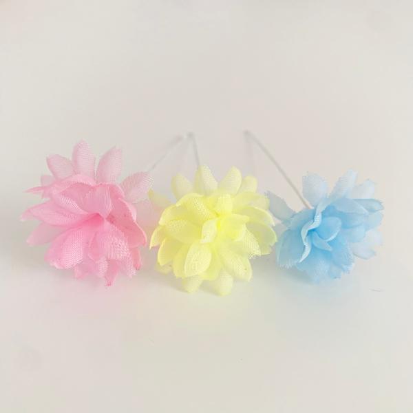 結婚式のウェルカムボードにも使える♪バレンタインデーやホワイトデー・お誕生日やアニバーサリーのプレゼントに添えて使ってね♪入学式、卒業式のコサージュもつくれます♪花の直径約3〜3.5cm　厚さ約1.5cm　茎の長さ約7〜7.5cm芯に通って...