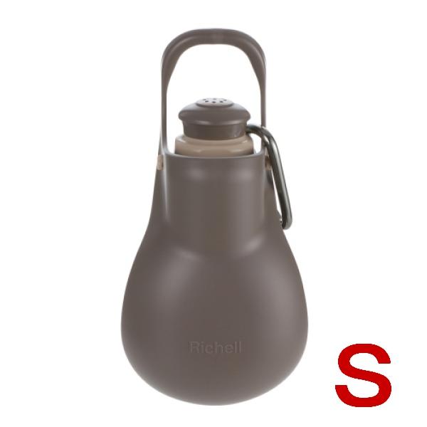 おしっこ跡のマナー洗浄、水分補給に。受皿の向きを変えて、シャワー・給水器の2通りの使い方ができます。給水時は受皿に水を溜められるので、手軽に水分補給ができます。 カラビナ付きなので、リードやバッグなどに引っ掛けて携帯できます。[ブランド別]...