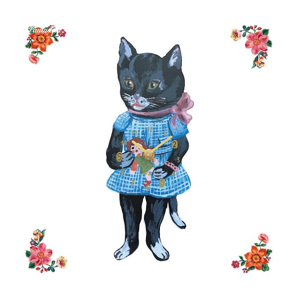 ナタリー・レテの描く、ポップ＆キッチュな世界が壁掛け時計になりました！こちらは、お人形を持った黒猫ちゃん、ミッツィをフィーチャーしたアーティスティックな一品。ナタリー独特のタッチ、荒々しくも美しい彩色の妙が、ダイカットされた時計盤面に見事に...