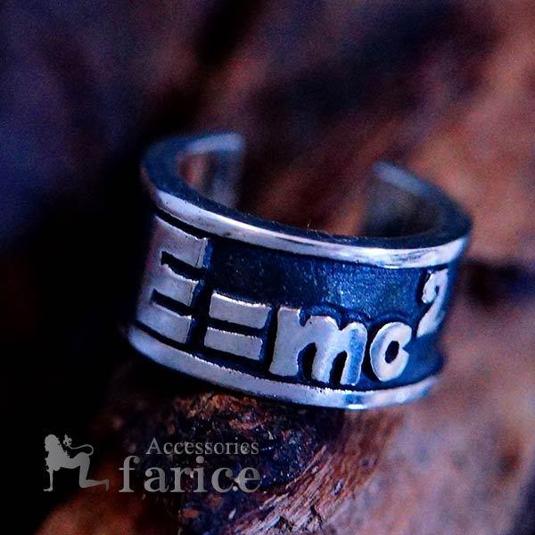 アインシュタイン 相対性理論 E=mc2 数式 シルバー925 黒燻し仕上げ