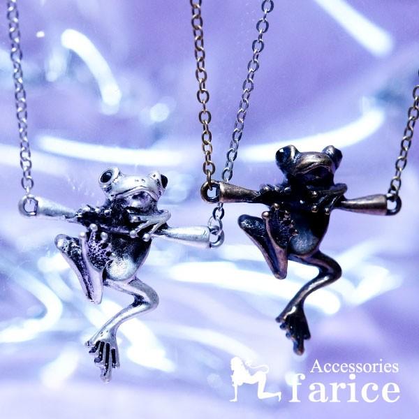 カエルモチーフ 癒し系・小枝につかまる蛙デザイン ブラックカット