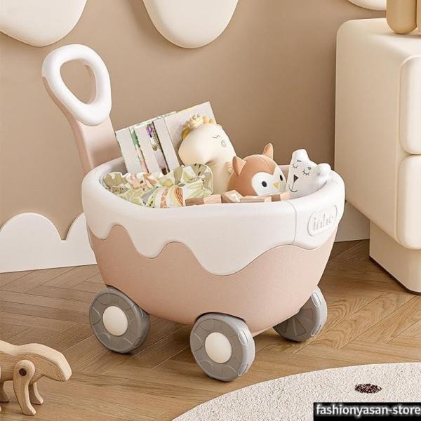 【お洒落な子供用キャリー】はじめの一歩が踏み出しやすく、また歩行がしやすいように設計されたキャリーです。【大好きなおもちゃを積んで歩行練習】ごっこ遊びやお気に入りのおもちゃなどを入れて運んだり、つかまり歩きの練習用としても、屋内専用でおもち...