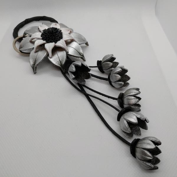 バッグチャーム 革 お花 フラワー デザイン 本革 レザー キーホルダー