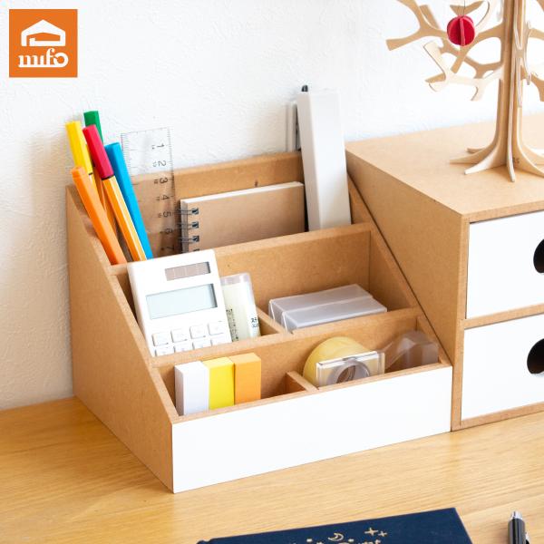 ●文房具やリモコンなど小物類の収納に便利な多機能ラックです。●シリーズで組み合わせると統一感が生まれ、収納力も使い勝手もぐんとアップ！レイアウトを楽しみながら、自分好みの空間が作れます。●ナチュラルな木製の収納アイテムは、リビングや洗面室、...