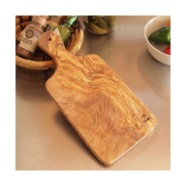 ●そこにあるだけで、南欧風の空間を演出。独特な年輪の模様が個性的かつアーティスティック。イタリアからやってきた、オリーブウッドのカッティングボードです。●イタリアArte Legno(アルテレニョ)社のオリーブウッド商品は、樹齢200年〜3...