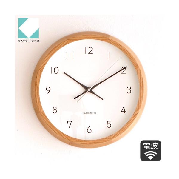 ●重厚なオーク材を用いたずっしりとした木枠に丸ゴシックの見やすい文字。おしりが長く、くびれた針が特徴のどことなくクラシカルな雰囲気の時計です。素材のオークは、ブナ科の広葉樹になります。耐久性があり硬くて重いので、家具や床材によく使われていま...