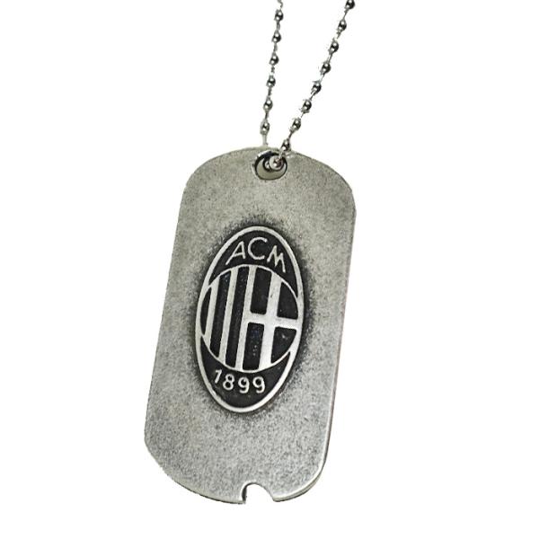 ACミランのオフィシャルドッグタグ。プレート前面にクラブエンブレムが刻まれた、ファンには嬉しいアクセサリー。シンプルな作りなので、カジュアルからフォーマルなスタイルまで幅広いコーディネートが可能です。※日本未発売商品■サイズ・プレート部：縦...