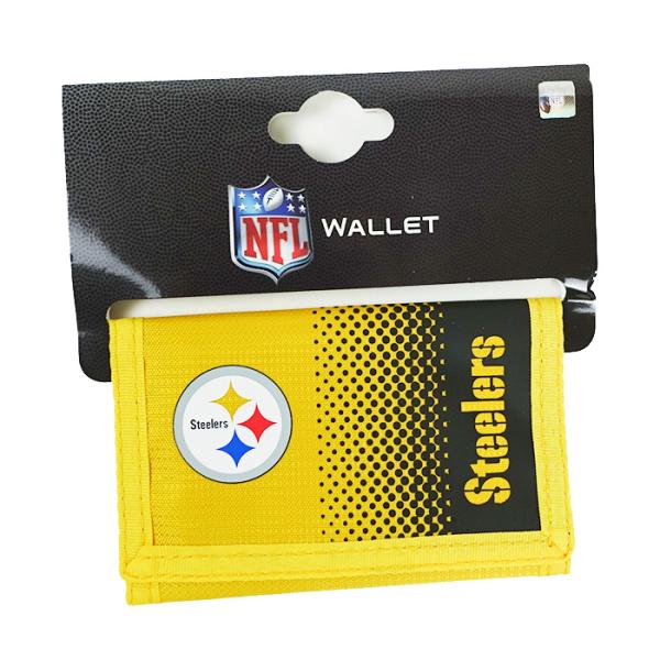 ピッツバーグ・スティーラーズのオフィシャルウォレット。札入れ1ヶ所、カード入れ1ヶ所、ファスナー付き小銭入れ1ヶ所が一体となった、ナイロン製のウォレット。NBA好きのお子様へのプレゼント等にも最適です！■サイズ：8.5×13cm（閉じた状態...