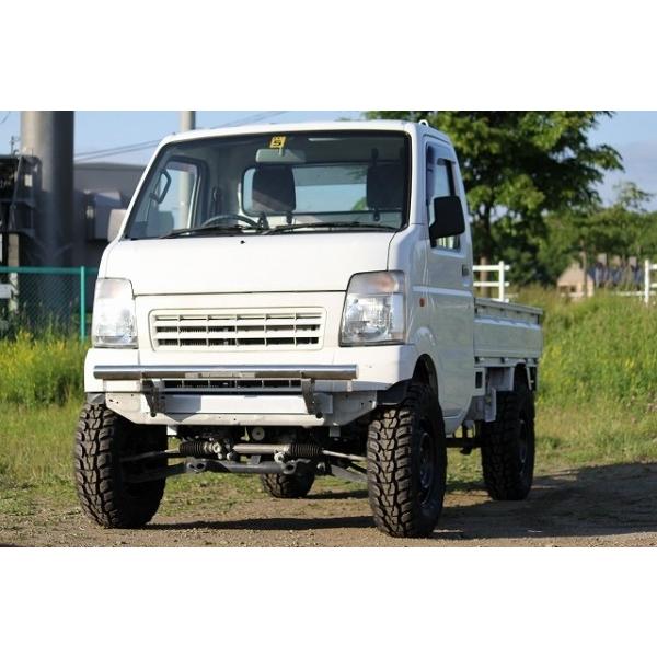 ジムニー用のバンパーを取り付けるためのステイです。★取り付けにはバンパーのカットが必要です★スチール製　厚さ６ミリ　メッキ処理済み