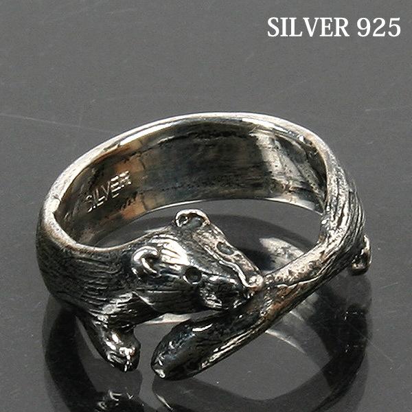 ・フェレット好きにはたまらない、可愛いフェレットモチーフのシルバーアクセサリー。・胴長フェレットが指に巻きついてるように見えるデザインのリングです。・ズッシリと存在感抜群のフェレットモチーフシルバーリングなので男性がはめても見劣りしません。...