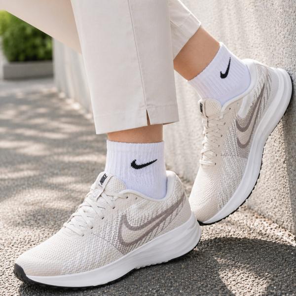 ナイキ フレックス ラン ウィメンズ レディース ランニングシューズNIKE NIKE（ナイキ） レディース ランニングシューズ ラン デファイ Run