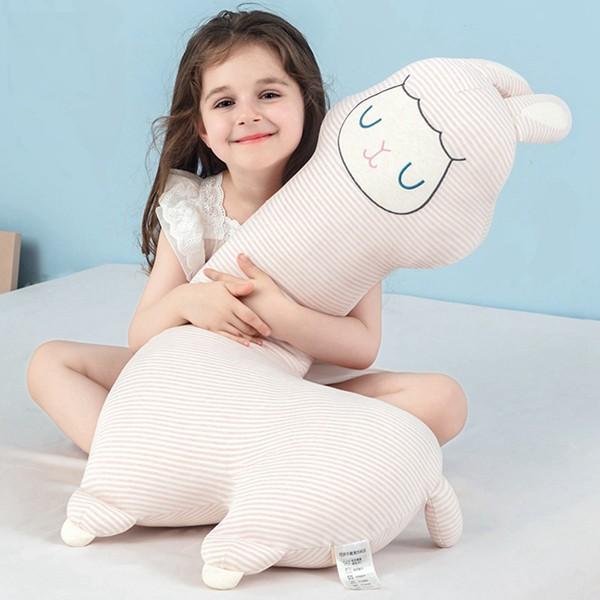 [Release date: July 31, 2023]【手触り】手触りのよい生地が、癒し感を高めてくれます。ふわふわとした手触りが特徴です。カラダの作りから素材まで一目見ると忘れられないかわいらしさで、普通のぬいぐるみとは違います。【P...