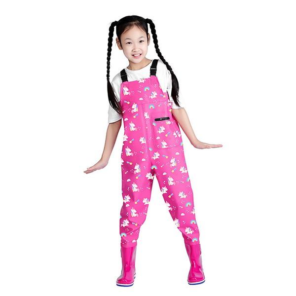 [Release date: February 27, 2024]【特徴】 ウェーダーは足から胸まですっぽり覆い、泥がついても簡単に拭き取ることができます。 肩紐はお子様の身長に合わせて調節可能で、ウエストは太すぎず、きつすぎない伸縮性のあ...