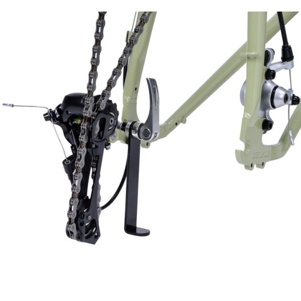 オーストリッチから新しいエンドスタンドが発売となりました。従来のエンド金具では高さが90mmしかなかった為、GSのリアディレーラーを使用するとリアディレーラーが地面にぶつかってしまっていましたが、このエンドスタンドならGSを使用してもリアデ...