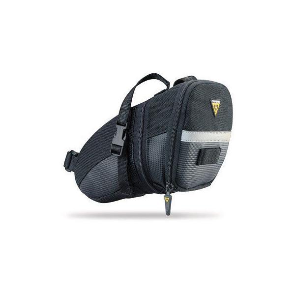 ■商品情報定番エアロ ウェッジ パックのストラップ固定タイプ。カーボン レールの軽量サドルやサドル テール部が割れているタイプのサドルでも、サドルの性能を損なうことなく取り付けできます。・ストラップ マウント 脱着システム・3M反射テープ・...