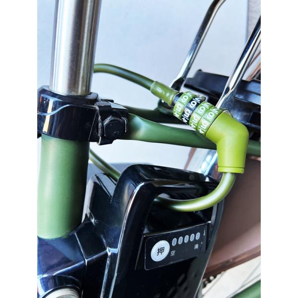 ■商品情報・形状記憶ワイヤー(長さ30cm)採用・フレームとバッテリーの位置に合わせて変形できるから　(1)走行中のガタガタを防止　(2)フレームとバッテリーの傷付け防止　(3)こいだ時に足に当たりにくい・自由に番号を設定できる4桁ダイヤル...