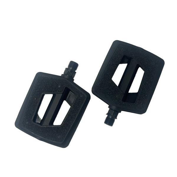 ・世界中の完成車メーカーに採用される実用派ペダルメーカー「FEIMIN」のペダルはブッシュタイプの高精度な軸受けを 積極的に採用することで軽量で強度に優れたペダルを実現しています。・幅広の滑り止め加工がされたクロスバイク/一般車向け　フラッ...