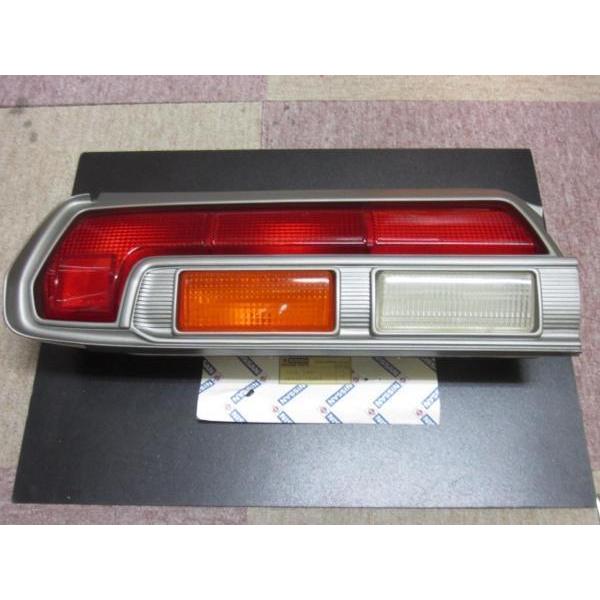 純正新品 セドリック 330 前期 テールライト 左 : ファインオート