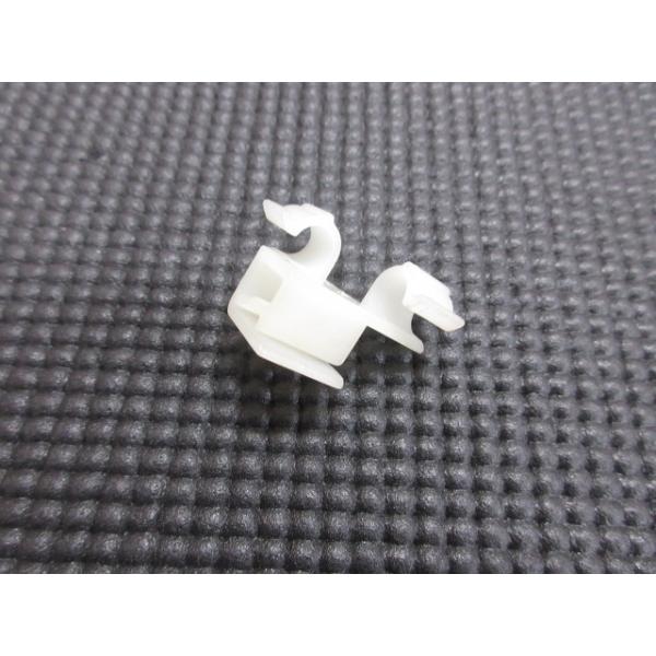 純正 AE86 ウォッシャー ホース クランプ です。 純正新品です。3ドア用です。画像のもの1個です。※初期不良に限り返品をお受けいたします。