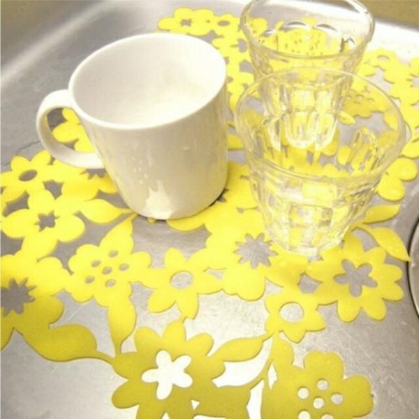 洗い物前の食器のすべりをしっかり保護！シリコン製のシンクマットです。　あまり見られたくないシンク内もシンクマットを敷くことで、"見られても安心"に♪毎日つらい洗い物も楽しくなりそうですねsize：縦28×幅35cm重さ：約160g素材：シリ...