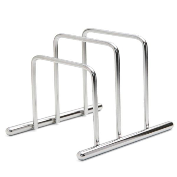 家にありそうでなかったまな板スタンド。シンプル且つ頑丈な作りで桐、檜、樹脂製などのまな板をしっかりホールドしてくれるので重宝します。ベース10mm、フレーム5mmのステンレス線材を使用し、安定感のあるデザインを実現。シンプル且つスタイリッシ...