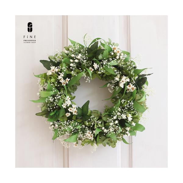 軽やかな風になびく緑と爽やかな白い小花達そんな自然を感じられる、ふんわり優しいナチュラルリース大きさ　直径　約20cm重　量　約72gご用途 : ギフト プレゼント 秋 春 夏 リース お返し 誕生日 女性 男性 送別祝い 送別会 退職祝い...