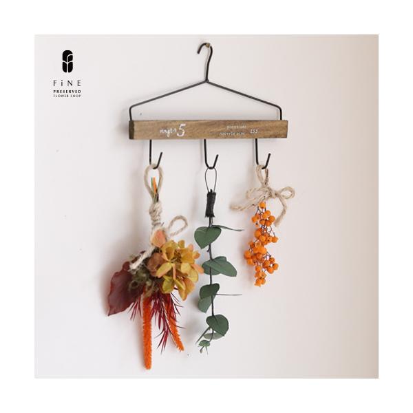 一年に一度訪れる、ハロウィン。１１月１日の万聖祭の前夜祭として、こどもたちの「トリックオアトリート！」というかわいい掛け声に、「ハッピーハロウィン！」とお菓子を渡すイベント。チェストの上に、飾り棚の上に、玄関に・・・・サイズ：幅 約15cm...