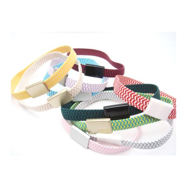 ヘリンボーン柄ゴムテープ ストレッチテープです。 幅10ミリ、厚みは通常ＰＰテープとほぼ同じ厚みです。織りテープなので、ウラ、オモテがないので張り合わせなどはいりません。猫の首輪などにそのままご使用できます。また、別売りのゴムテープ用接続バ...