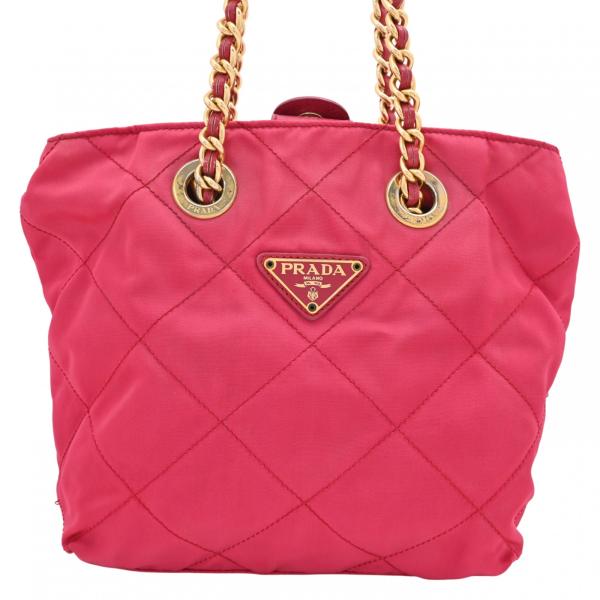 PRADA（プラダ） ロゴプレート ナイロン キルティング チェーン