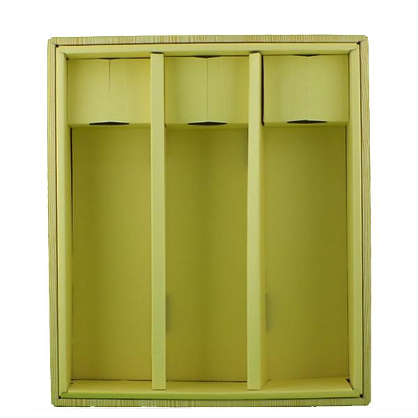 贈答時に最適のギフト箱です。お好きな商品をお入れ致します。※お選び頂きました商品が瓶型により入らない場合があります。※予告なく、箱の色、中敷きの色が変更になる場合があります。※包装をご希望のお客様は、注文カートで「ギフト包装　はい」を選択し...