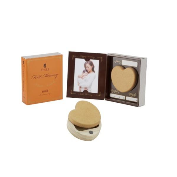 世界にひとつだけの大切なメモリー“臍の緒”を保管できる、アルバムタイプのハート型臍帯箱です。●スライドオープンタイプの臍帯箱で、丈夫な素材を使用しています。●国内でひとつずつ、心をこめて手作業で仕上げています。●あかちゃんの写真を入れ、思い...