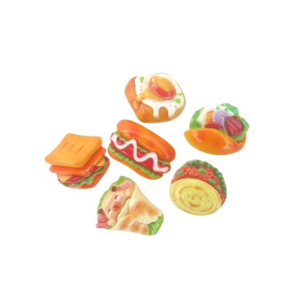 美味しそうなバーガー・サンド系のフードデコパーツアソートセットが登場。ホットドッグにホットサンドなどリアルで美味しそうなパン系デコパーツです。種類はランダムアソートセットとなります。（画像は参考です。画像の種類が必ず含まれるものではありませ...