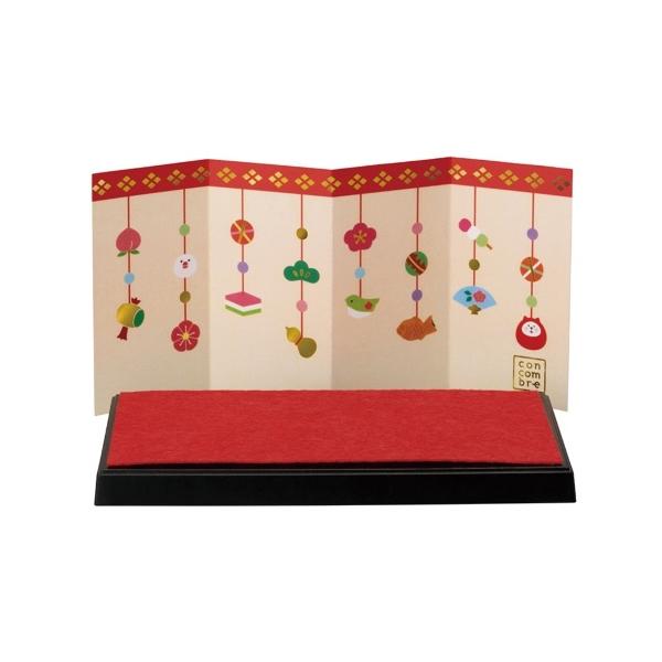 concombreおいしいひなまつり。飾られるだけのおひなさまなんてもうイヤ・・・わたしたちだってひなまつりのお菓子を楽しみたい！というわけで、今年はおひなさまもおひとつどうぞ♪おいしい笑顔で幸せいっぱいのひなまつりを。ミニチュアマスコット...