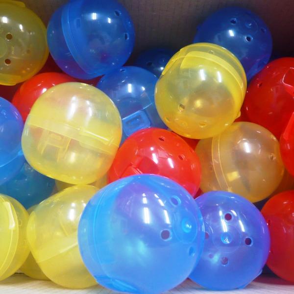 ※本商品は、カプセルトイ商品の中身を抜いた空カプセルとなります。一般販売には使用されていない未使用品ですが、カプセルトイをメーカーより仕入れ後に中身のみ別途販売の為に中身を抜いた、余りの新古品空カプセルとなりますのでご了承ください。カラフル...