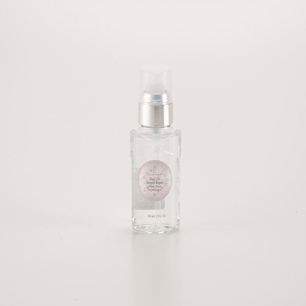 軽やかにのび広がり、髪1本1本をコートする。するんとした指通りとまとまりを叶えるヘアオイル。ダメージを受けた髪を内側と外側からダブルで補修し、なめらかな指通りにととのえるヘアオイル。髪の表面をととのえることで光をきれいに反射するツヤ高い髪に...