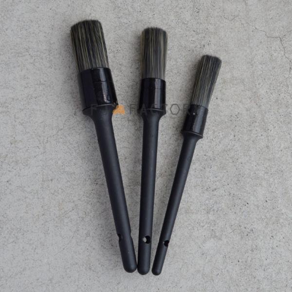 洗車用 ディテール ブラシ ハードタイプ 3本セット 洗車や内装清掃にスポンジでは落としきれない隙間やデコボコした箇所にブラシがやさしくアプローチします。ハードタイプはしっかり洗いたいけどキズつけたくない、という方にピッタリ。狙った汚れを逃...