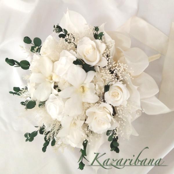 気品高きデンファレと薔薇を使った清楚な雰囲気のプリザーブドフラワーブーケ――― パーティーやご結婚式の二次会、ご結婚祝いの贈り物に ――【セット内容】ブーケ（ブーケスタンド、ブートニアは付属していません）【サイズ】    直径約23cm、奥...