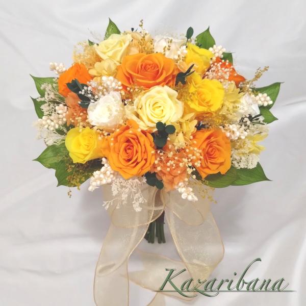 ピンクとホワイトのローズブーケで、大切な瞬間を彩ります。淡いピンクと純白の薔薇の優雅な彩りは、花嫁様の美しさをより一層引き立てます。ロマンティックで忘れられない思い出に彩る特別なブーケです。【セット内容】クラッチブーケ、ブートニア（ブーケス...