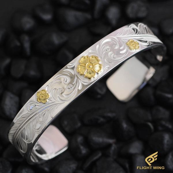 【新品】SV Feather Arabesque Bangle with K18 3 Points Sakura / La Key ラキー 唐草&フェザー彫り平打ちブレス