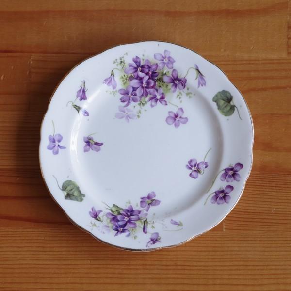イギリス アンティーク 食器 ハマースレイ ビクトリアンバイオレット すみれ 花柄 デザートプレート ケーキ皿 15cm #210127-1  :HAMMERSLEY--victorian-violets-plate-15cm-210127-1:Flohmarkt フローマルクト - 通販 -  