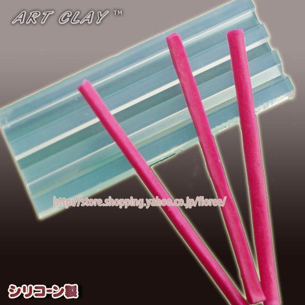 ＜使用できる素材＞　樹脂粘土・銀粘土アートクレイ、銀粘土用に考案されたリング型です。三角・四角・かまぼこ形の3種ストレートタイプ。樹脂粘土にも使用できます。トリミング用や張り合わせを隠すラインとしても使えます。サイズ：3ミリ×75ミリ（三角...