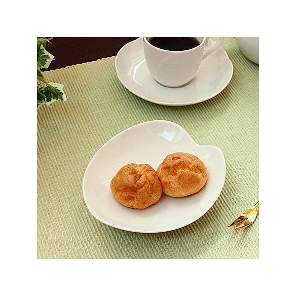 ふわり花びら皿 (洋食器 白い食器 プレート 中皿 取り皿 ケーキ皿 アウトレット 日本製)