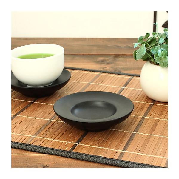 ・サイズ　直径/約10.4cm　高さ/約2.7cm　湯呑みを置く場所の直径/約6ｃｍ　重さ/約78ｇ※製品の特性上、『寸法・容量・重さ』等は、若干の誤差がございますので、あくまで参考値としてお含みおきください。※画像に含まれる小物は、ご使用...